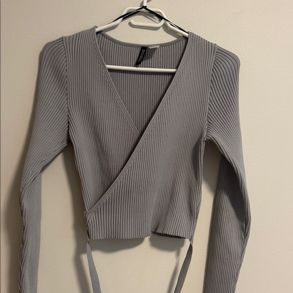 Light Gray Ribbed Sweater Top - Picture 5 of 7